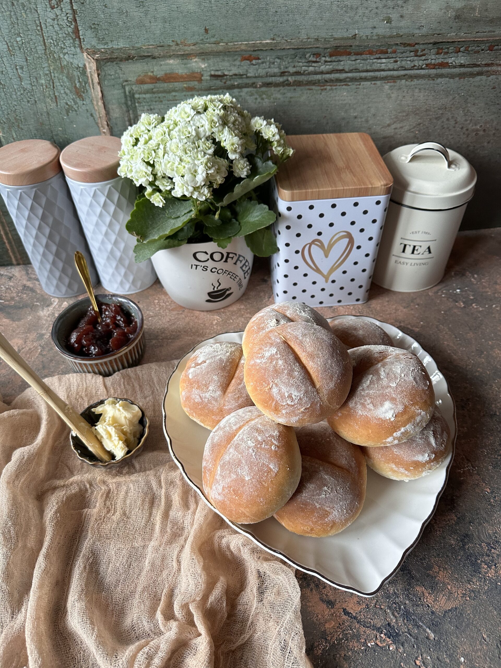 Jak blogerka kulinarna tworzy niezapomniane zdjęcia: Tła w kuchni